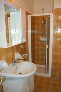 BAGNO FINESTRATO CON BOX DOCCIA