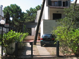 GIARDINO PRIVATO CON POSTO AUTO
