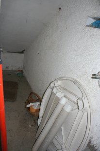RIPOSTIGLIO IN SOTTOSCALA